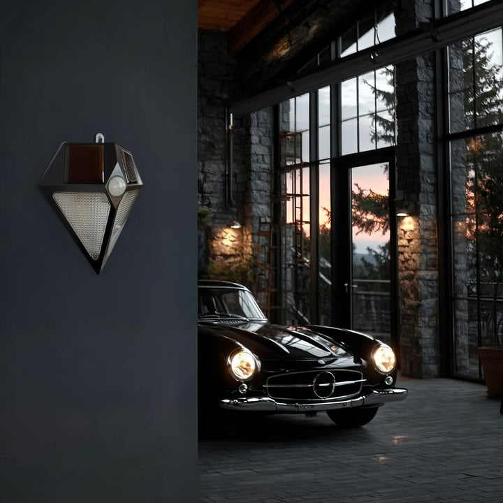 Maclean Energy MCE168 6-LED wall solar lamp with motion sensor