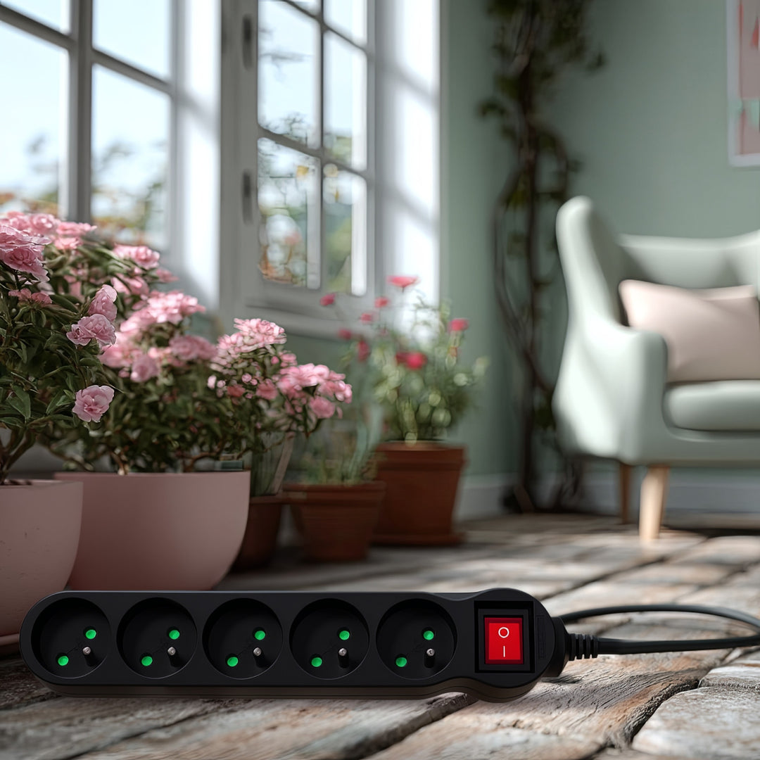 Maclean Energy MCE183 power strip 5 socket extension with switch