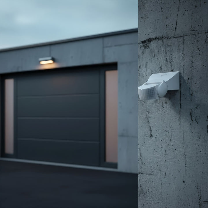 Maclean Energy MCE241 Infrared Motion Sensor with Remote Control IP65, max 800W (Incandescent), max 1200W (LED)