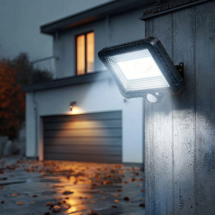 Maclean Energy MCE438 Solar LED Floodlight with motion sensor, IP44, 5W, 400lm, 6000K cold white, lithium battery 1300 mAh, 3.7V DC