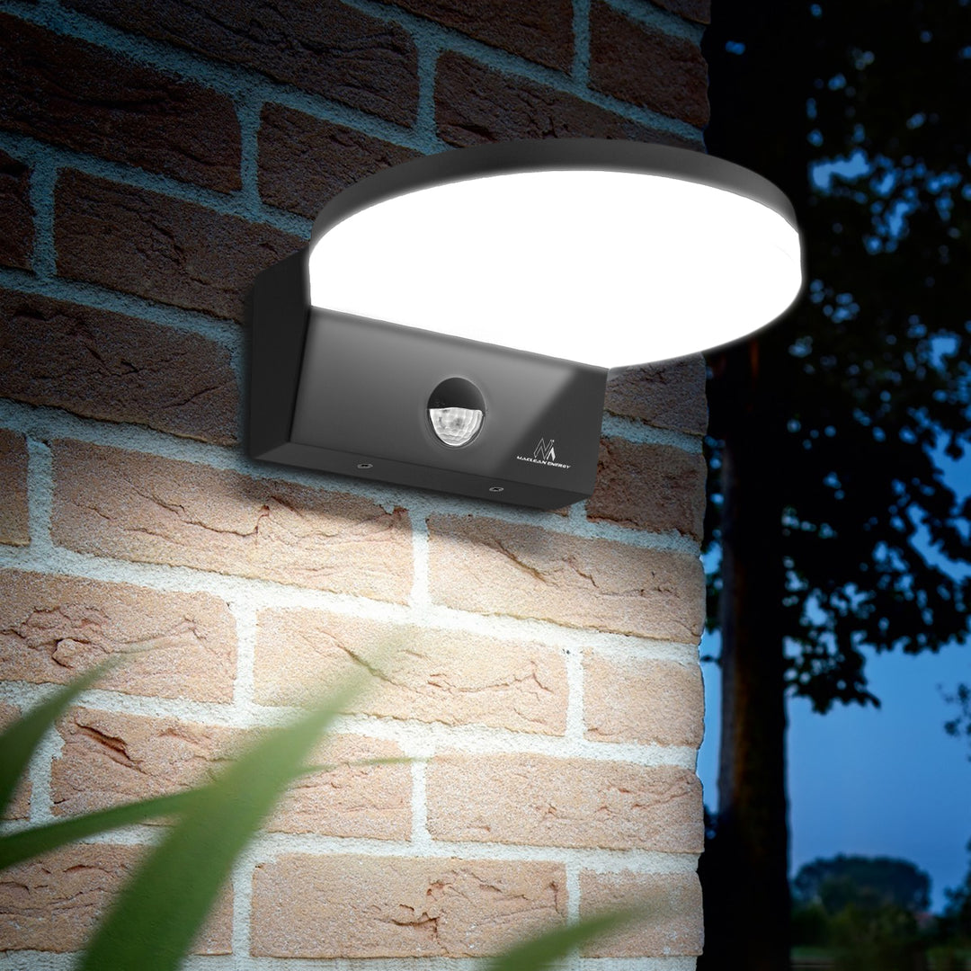 Maclean MCE344 B motion sensor LED lamp. Featuring a PIR motion sensor, it emits a neutral white light (4000K) with 15W power and 1560lm brightness. Rated IP65, it ensures durability and reliability in various settings.