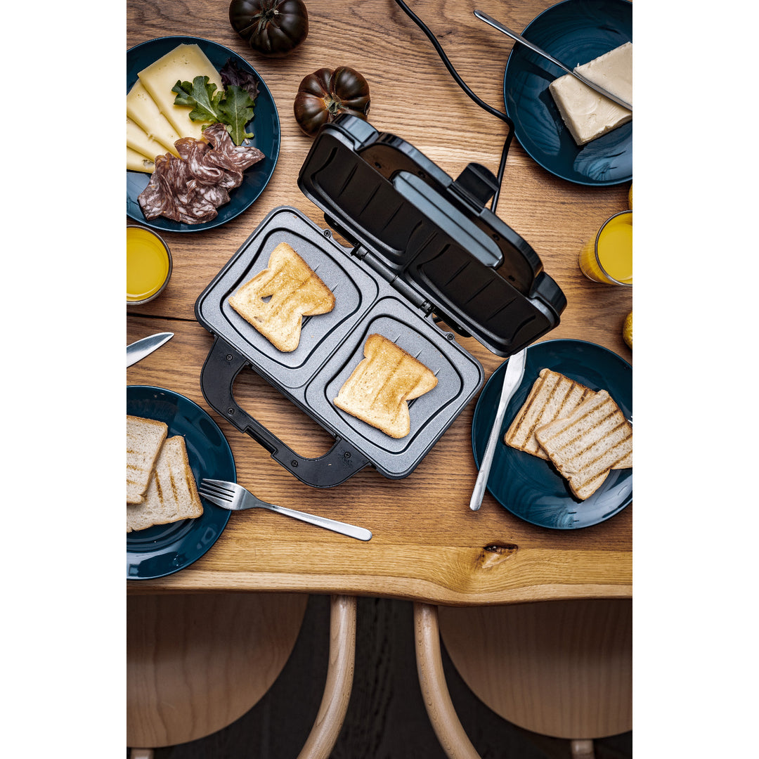 Camry sandwich maker, for 2 sandwiches, maximum power 1300W, non-stick coating, CR 3054