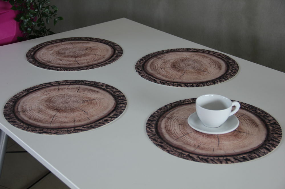 Bertoni table mat set, comprising 4 round mats, each measuring 33 cm in diameter. Elevate your dining ambiance with these chic Robina-colored mats, adding a dash of style to your table setup.