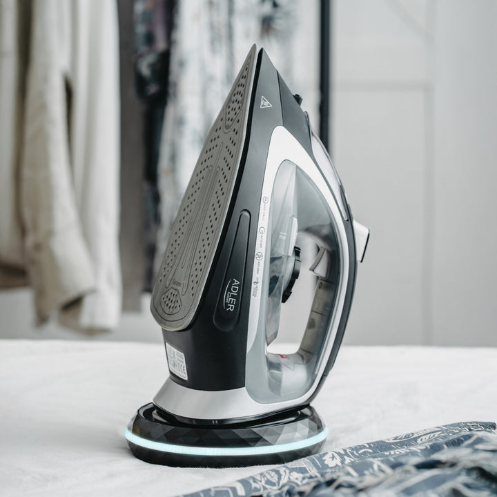 Adler steam iron, cordless, ceramic soleplate, 2800W, AD 5043