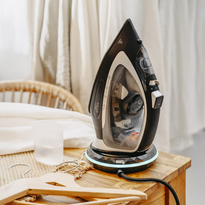 Adler steam iron, cordless, ceramic soleplate, 2800W, AD 5043