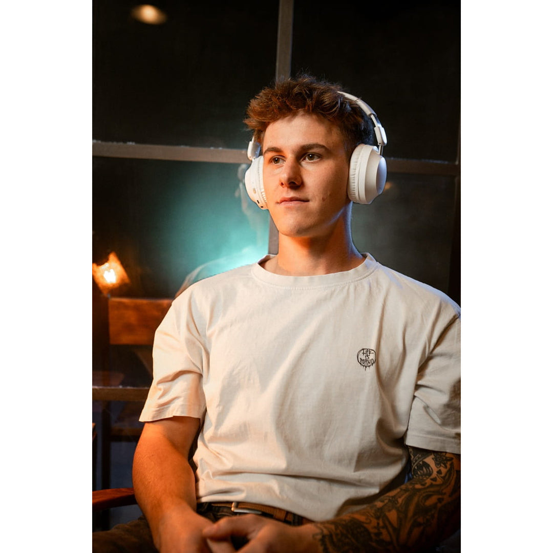 Cluasáin gan sreang in-chluas Concept SoundJoy, suas le 45 uair an chloig d'am athsheinm, Bluetooth 6.0, muirearú tapa, cealú torainn gníomhach suas le 18dB, bán, HS4081