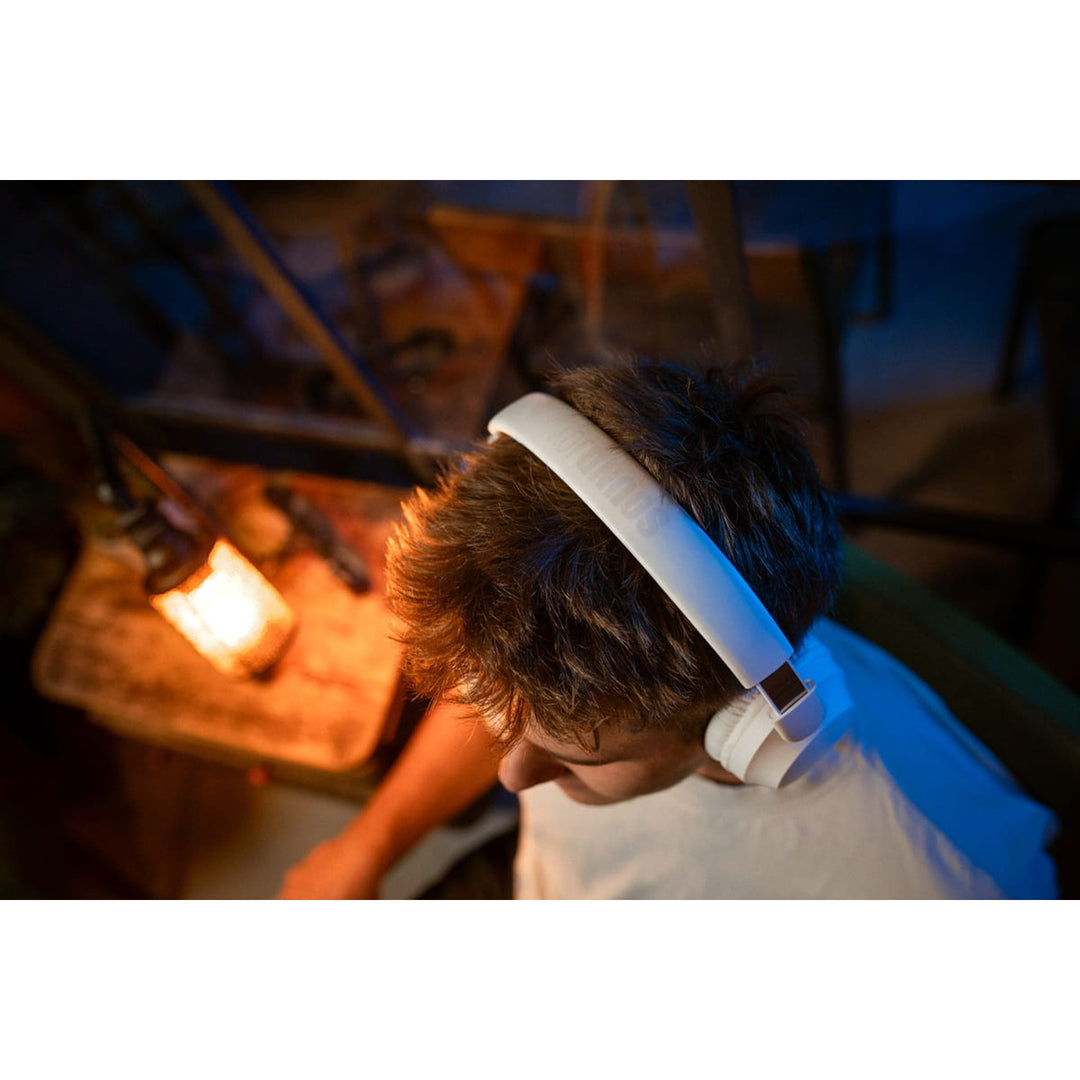 Cluasáin gan sreang in-chluas Concept SoundJoy, suas le 45 uair an chloig d'am athsheinm, Bluetooth 6.0, muirearú tapa, cealú torainn gníomhach suas le 18dB, bán, HS4081