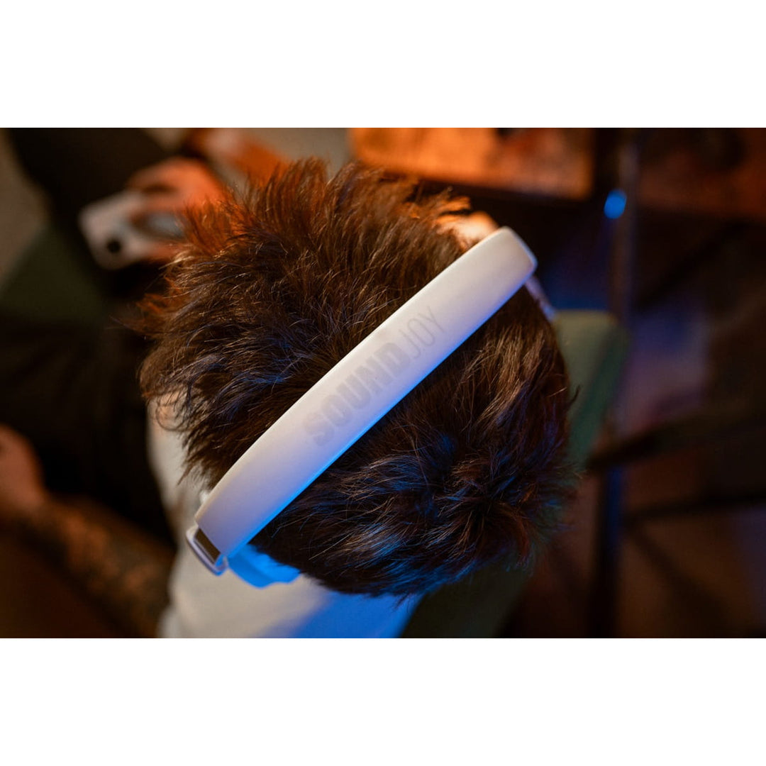 Cluasáin gan sreang in-chluas Concept SoundJoy, suas le 45 uair an chloig d'am athsheinm, Bluetooth 6.0, muirearú tapa, cealú torainn gníomhach suas le 18dB, bán, HS4081