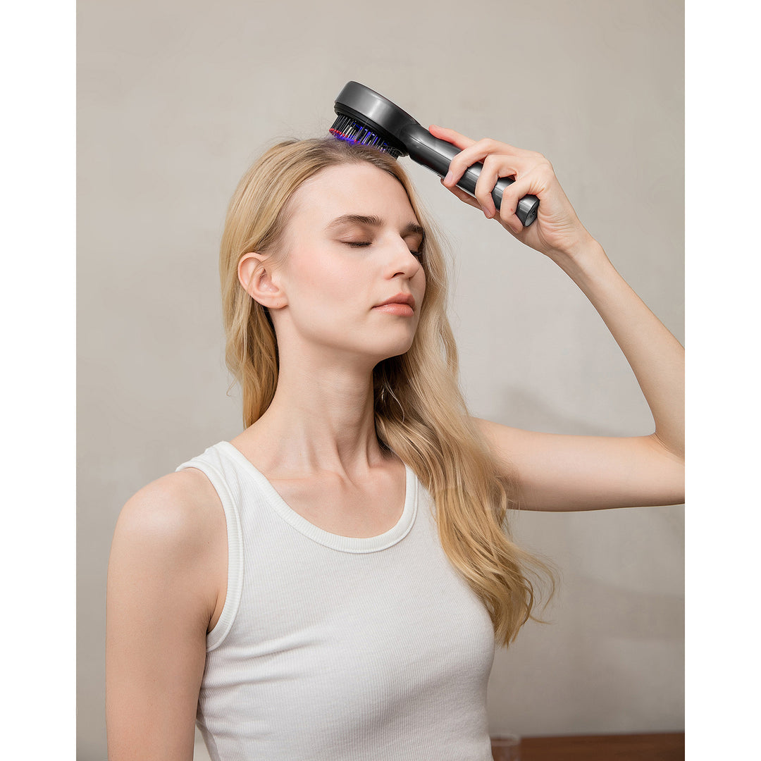 REGENERATING HAIRBRUSH MASSAGER MT6537 massaging hair and scalp brush