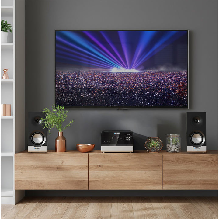 Blaupunkt microphone, CD, USB, FM radio, Bluetooth, remote control, clock with alarm function, MS40.2BT