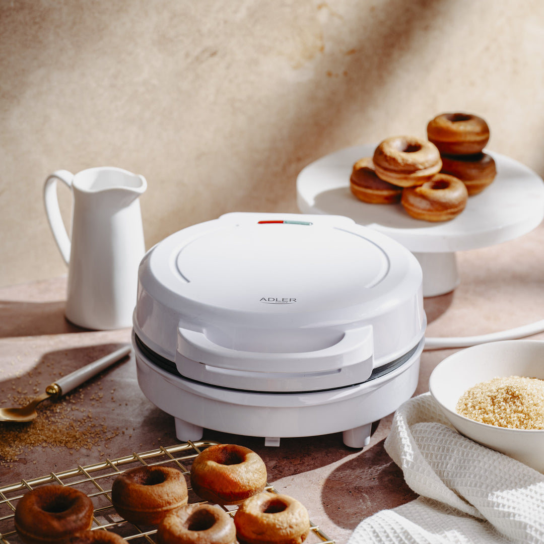 Adler doughnut maker, for 7 doughnuts, non-stick coating, white, 1500W, AD 3075