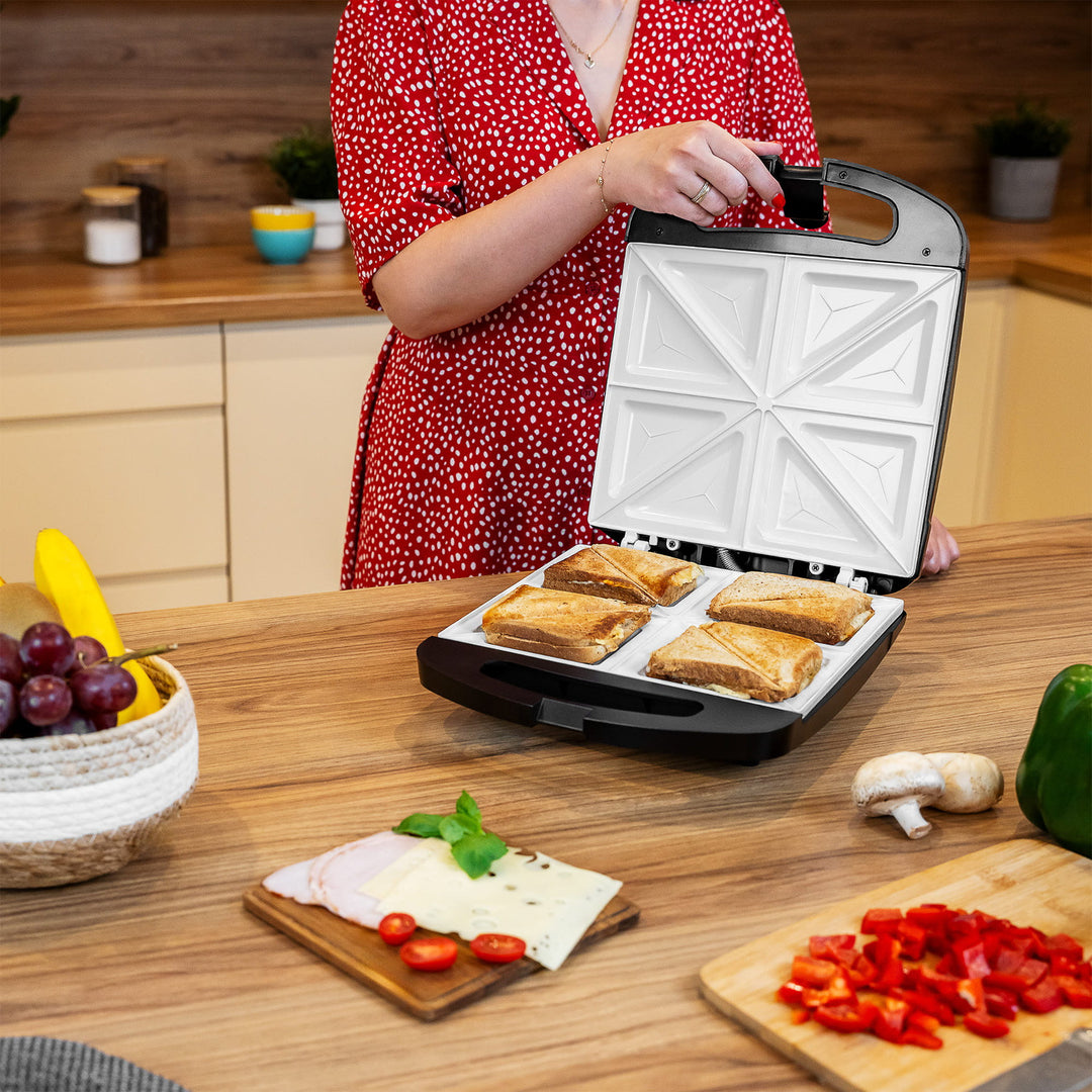 Teesa sandwich maker, ceramic inserts, for 4 sandwiches, maximum power 1500 W, TSA3229B