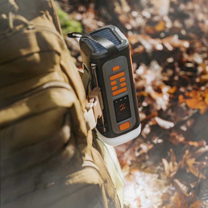 Adler emergency radio, with solar panel, crank and power bank, Bluetooth 5.0, 4W LED flashlight, 4500 mAh, AD 1920