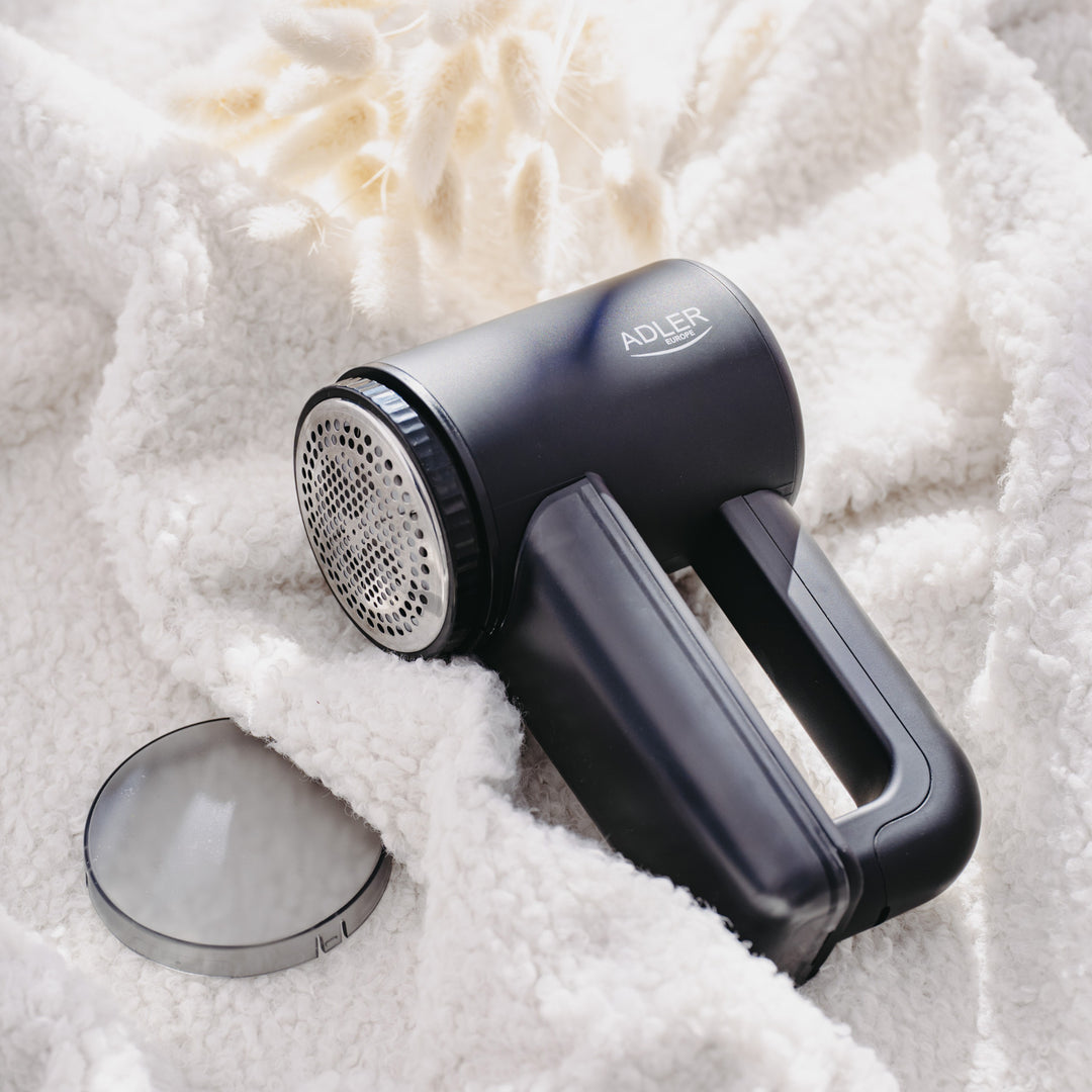 Adler fabric shaver, LCD display, 3 operating speeds, black, AD 9617 black