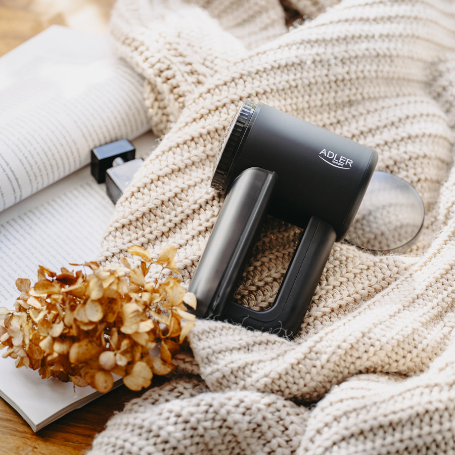Adler fabric shaver, LCD display, 3 operating speeds, black, AD 9617 black
