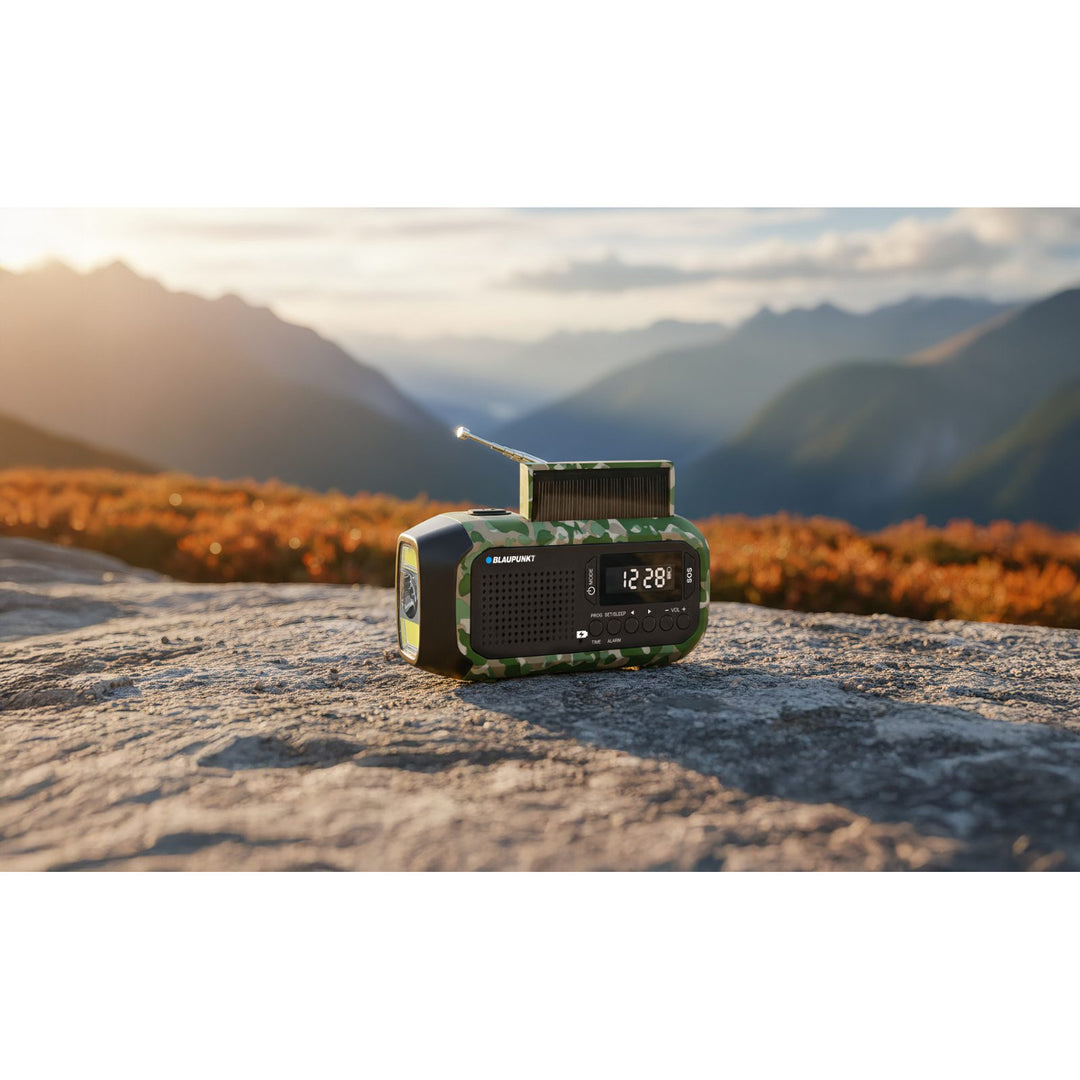 Blaupunkt FM emergency radio, LED flashlight, reading light, triple charging system, SOS alarm, ER20GC