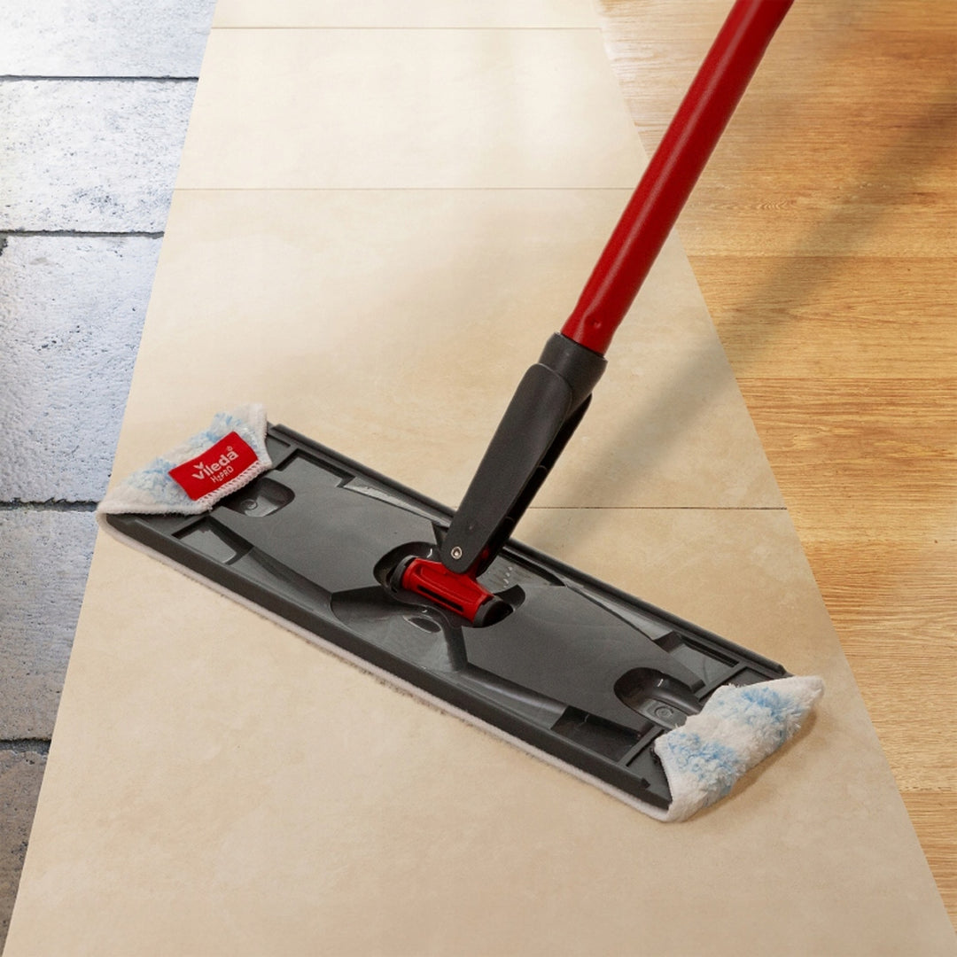 Vileda H2prO flat mop, 100% separation of clean and dirty water, two tanks, 2 microfiber pads, 360° tip, 175774