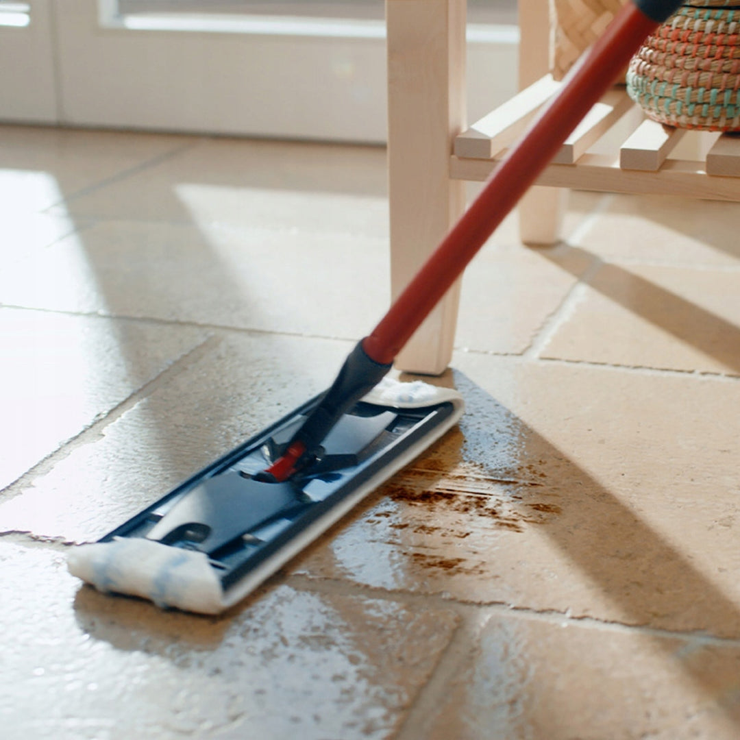 Vileda H2prO flat mop, 100% separation of clean and dirty water, two tanks, 3 microfiber pads, 360° tip, 175774