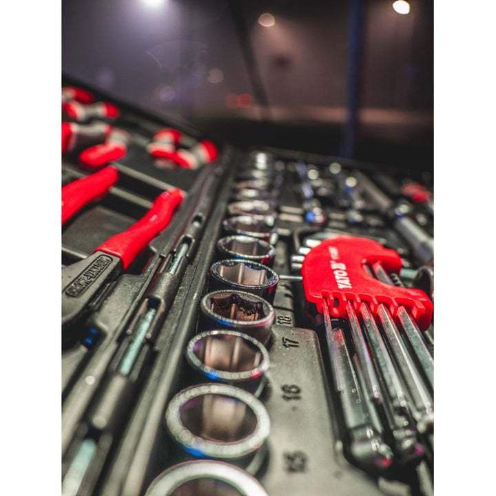 Yato Professional Tool Set, 122 pieces (socket wrenches, sockets, screwdrivers, hammer), screwdrivers with magnetic and hardened tips, YT-38901