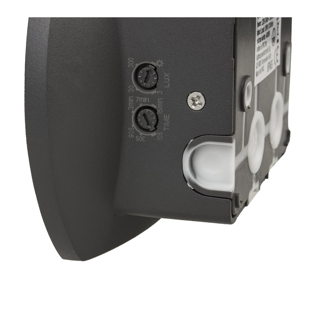 Lampa balla faoi stiúir Maclean Energy MCE366 le braiteoir PIR - PC + ALU, 20W (1200lm) Neodrach Bán 4000K IP65 liath