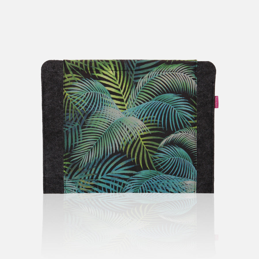 Laptop sleeve for a 13-inch notebook, made of eco-friendly felt, with a "Mallorca" print design