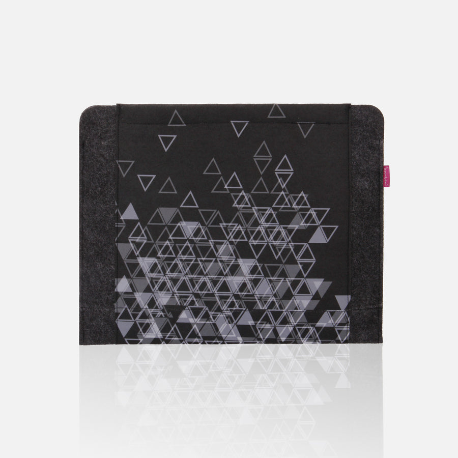 13-inch laptop sleeve made of eco-friendly felt, featuring a "Triangle" print