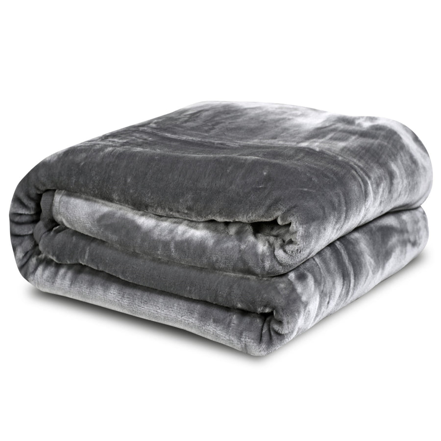 Thick and soft Medicline blanket, made of high-quality smooth polyester, in an elegant gray color, size 160x200 cm.