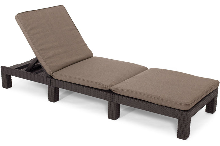 Keter Daytona Reclining Sun Lounger with Cushion - Dark Brown - Rattan Style - Elegant and Durable