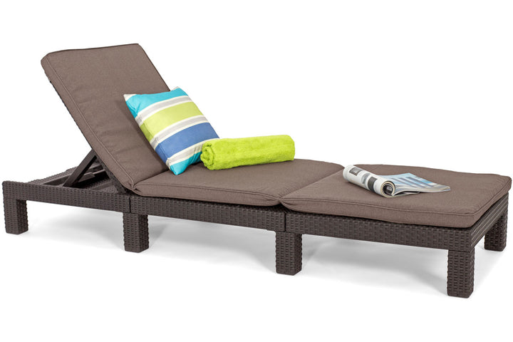 Keter Daytona Reclining Sun Lounger with Cushion - Dark Brown - Rattan Style - Elegant and Durable